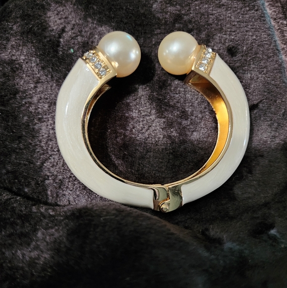 NWOT White and Gold Hinged Bangle Bracelet with Rhinestones and Pearls - Picture 2 of 2